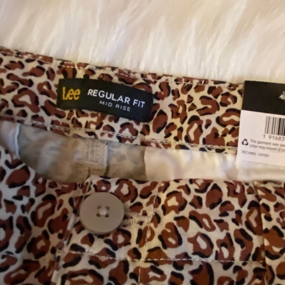 Lee Women's Leopard Print Shorts Regular Fit Mid Rise‎ Size 12 Pockets New - Picture 6 of 11